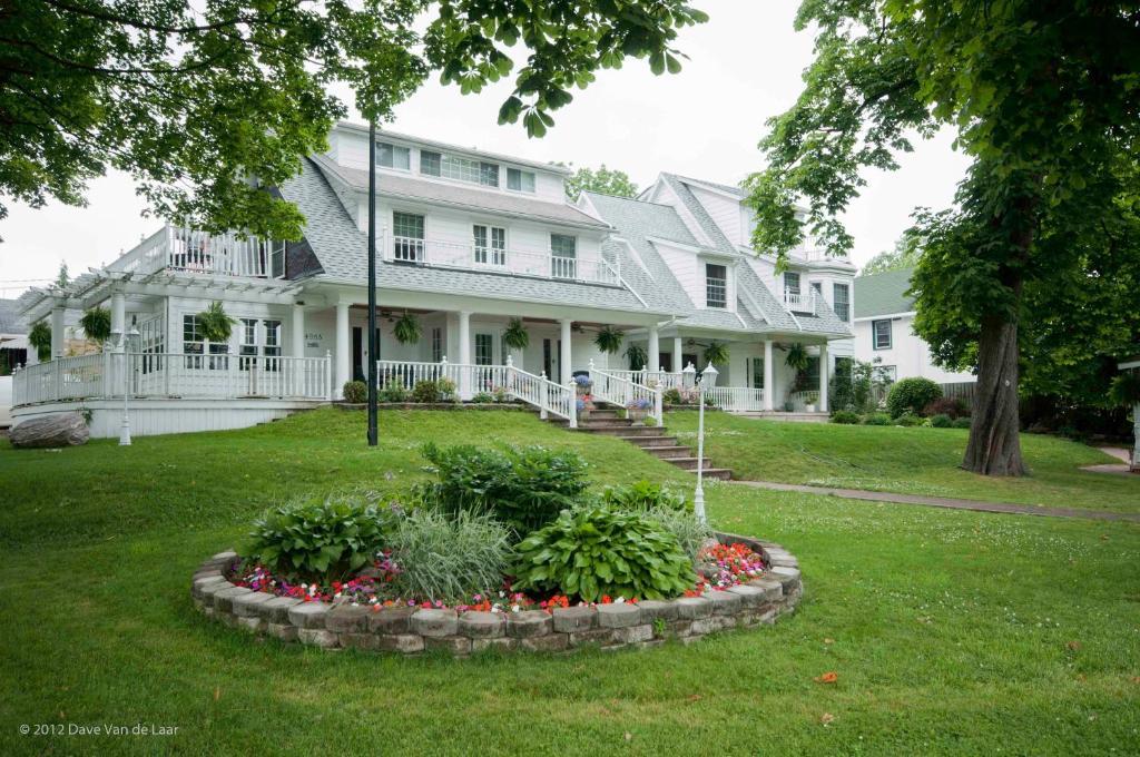 Chestnut Inn Niagara Falls Exterior photo