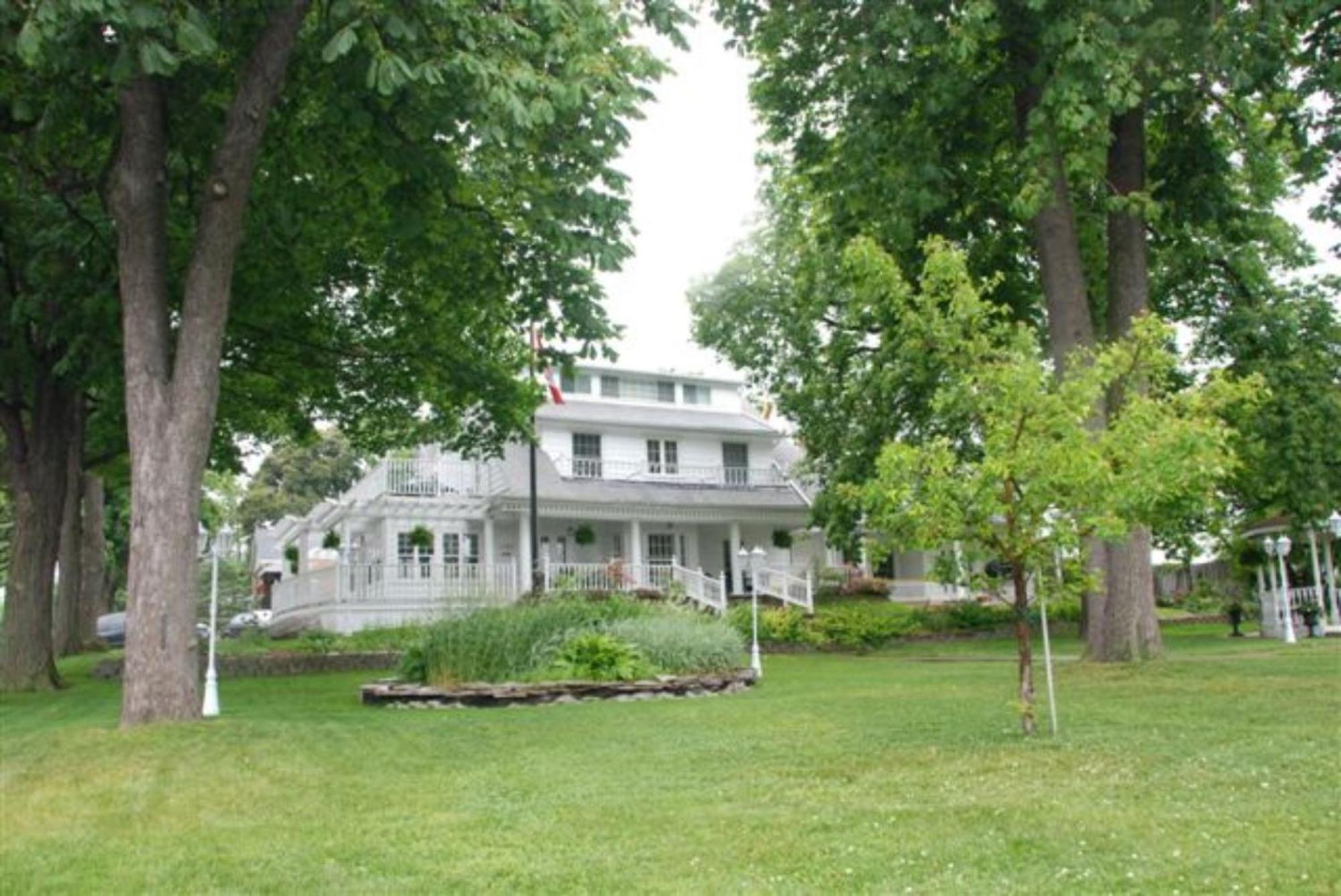 Chestnut Inn Niagara Falls Exterior photo
