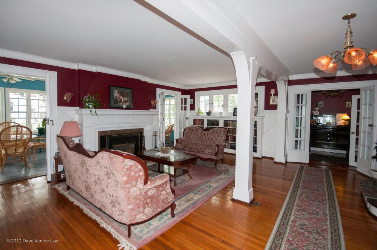 Chestnut Inn Niagara Falls Room photo
